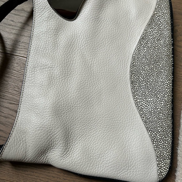 Halston Heritage cream leather purse - Picture 3 of 4